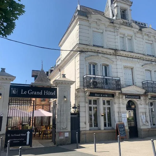 샤토-뒤-루아에 위치한 호텔 Logis Le Grand Hotel