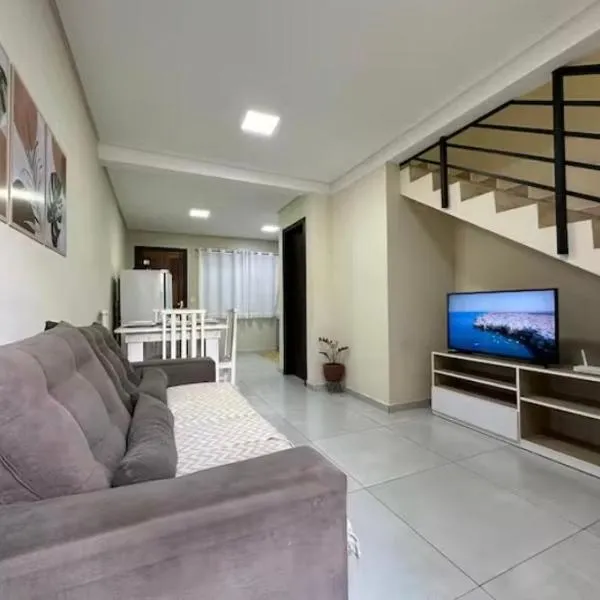 Casa moderna com garagem perto do aeroporto、ジョインヴィレのホテル