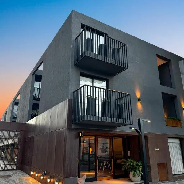 Bertolino Hotel, готель у місті Вілья-Мерседес