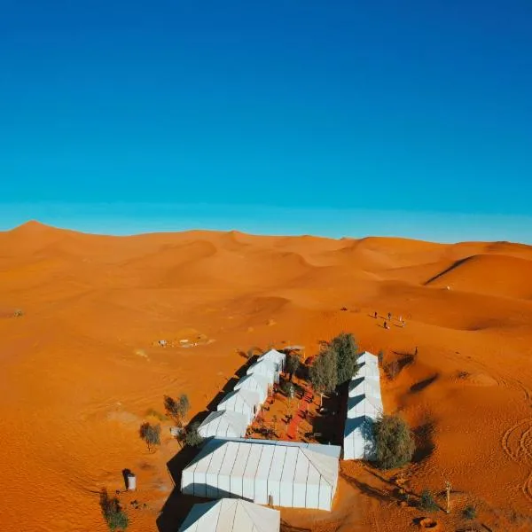 Zahra Luxury Desert Camp，位于梅尔祖卡的酒店