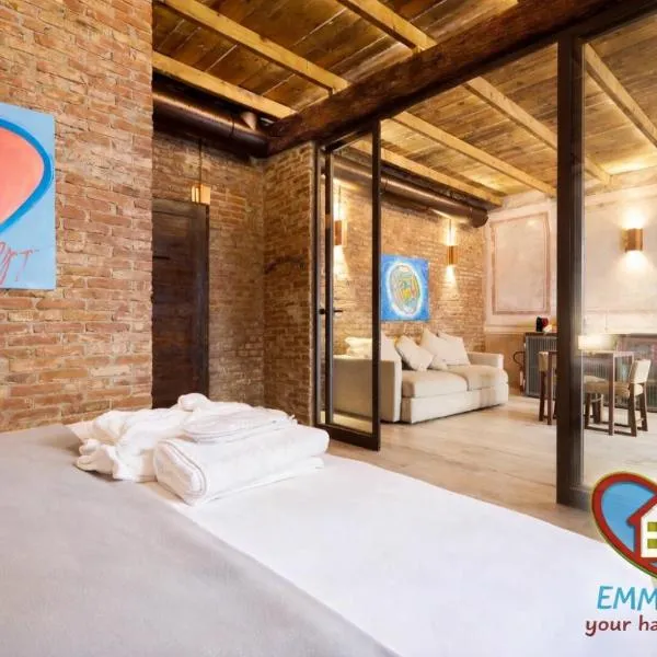 Emme Loft I Red Moon - Chic Design Loft Milan, hotel in Milan