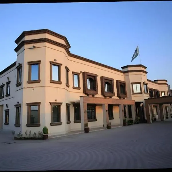 Midway Hotel Sadiqabad RYK, отель в городе Sadiqabad