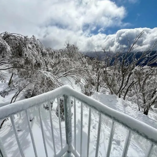 Spacious Mount Buller Chalet Sleeps 12, hotel u gradu 'Mount Buller'