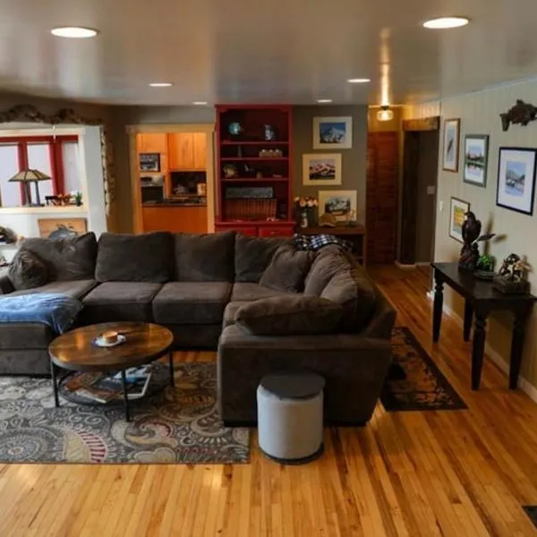 Beautiful Beach Front House in Wrangell Alaska, hotelli Wrangellissa