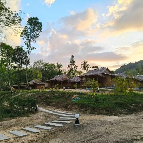 Mook Mellow Hill Bungalows, готель у місті Ко-Мук