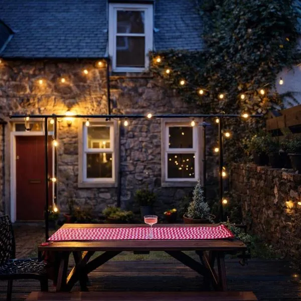 Secret City Cottage - Peaceful - Private Garden, hotel in Aberdeen