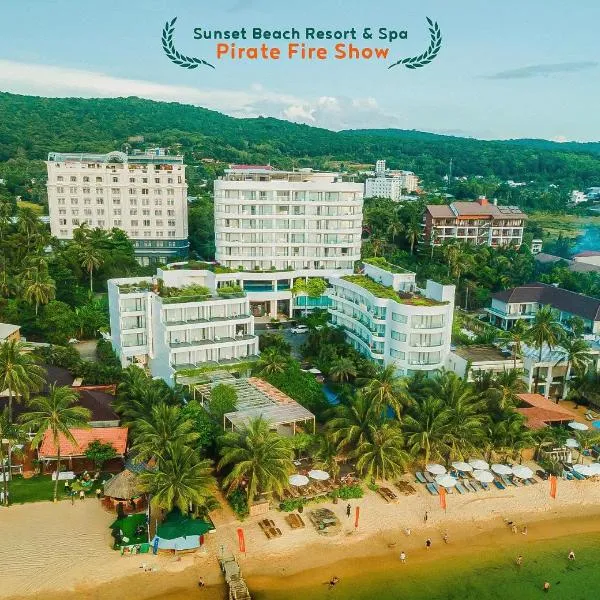 Sunset Beach Resort & Spa- Beachfront Pirate Fire Show, отель в городе Фукуок
