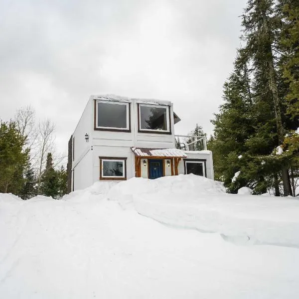 Maison Conteneur d'Expedition، فندق في Amos