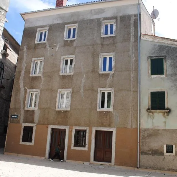 Rooms Piazzetta, hotel in Cres