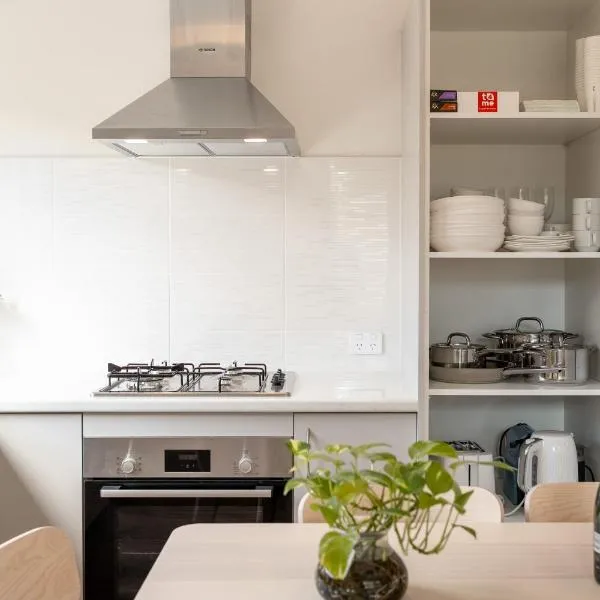 Modern Family Home Near Fiona Stanley & Murdoch Uni, hotel v Perthe