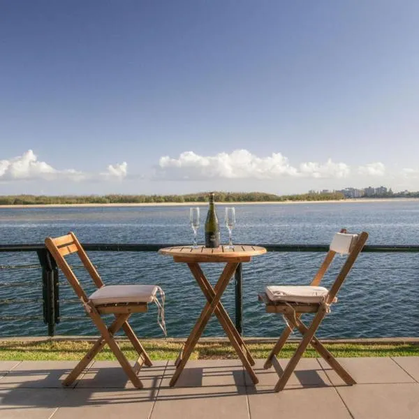 Viesnīca La Promenade Absolute Waterfront Apartments pilsētā Kalaundra