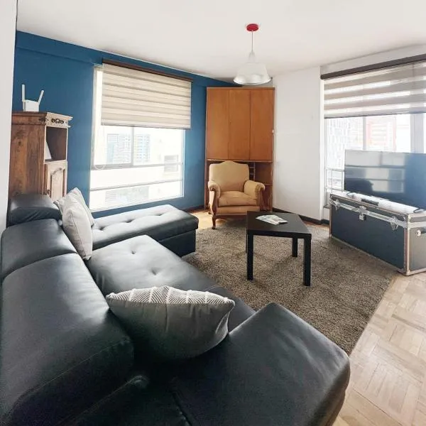 Apartamento hermoso y soleado en Sopocahi Av Arce, hotel a La Paz