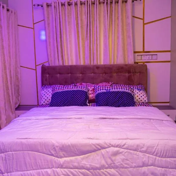 Joyland Apartments, отель в Уйо