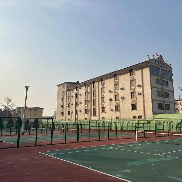 HUMO PLAZA, מלון בפרגנה