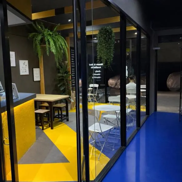 Free Way Kata Beach Hostel, hotell i Kata Beach