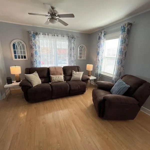 Hearth and Bay private entire home, hotel in Dalhousie
