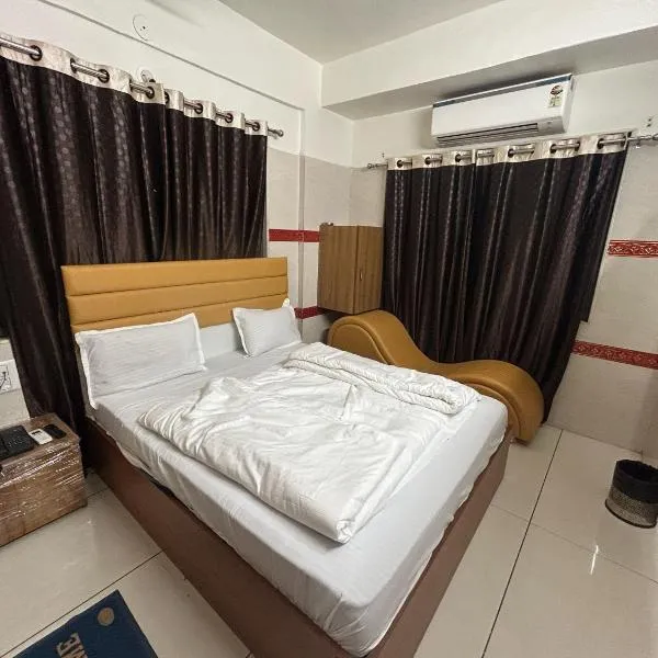 Hotel O Red Rose، فندق في راجكوت