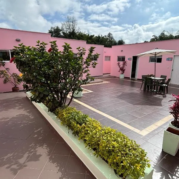 Hostal El Hangar, hotel Rionegróban