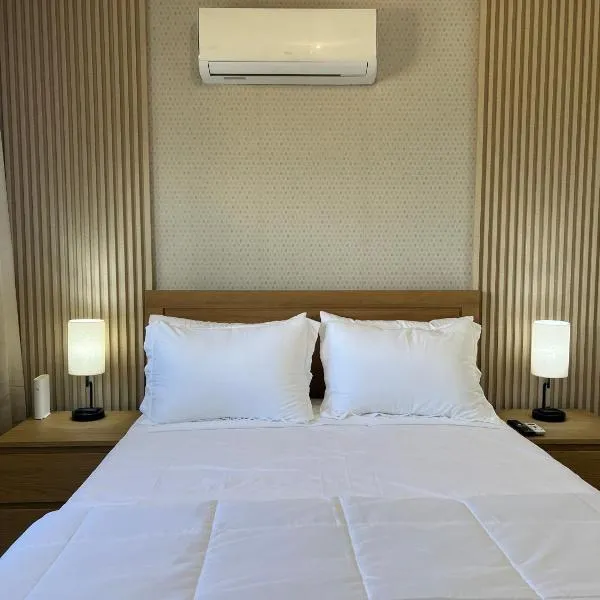 Modern 3BR Apartment with Resort-Style Amenities، فندق في سانتياغو دي لوس كاباليروس