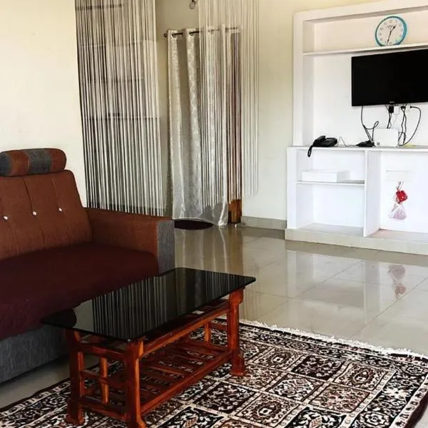 Individual Guest House – hotel w mieście Rājānagaram