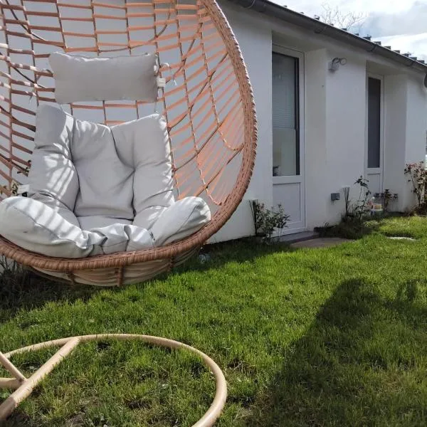 Maisonnette avec Jardin, Piscine, Netflix – hotel w mieście Vichy