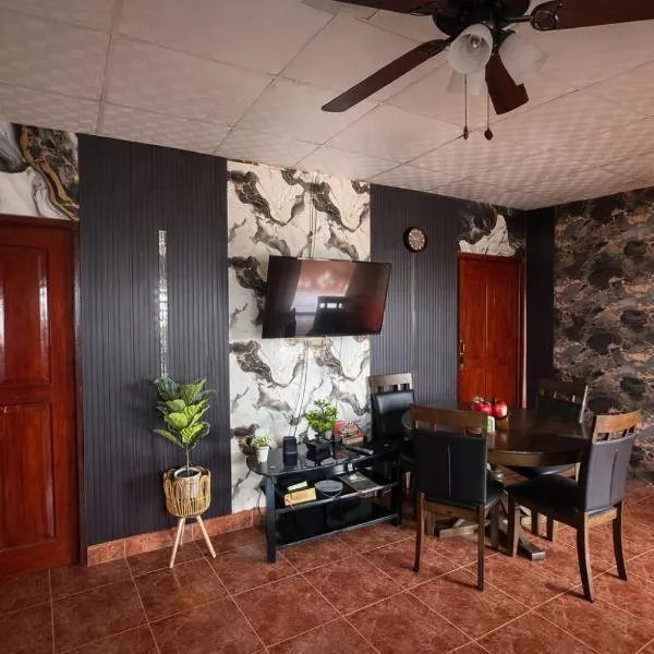 Ethlyn House, hotell sihtkohas Bocas Town