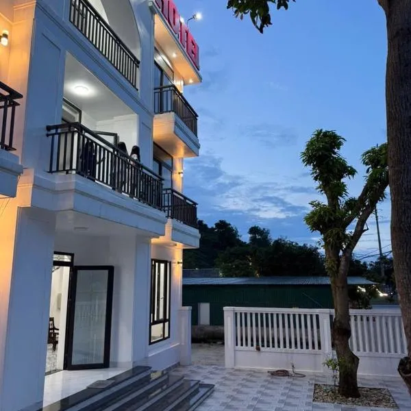 New Hotel Thiên Cầm, ξενοδοχείο σε Cẩm Xuyên