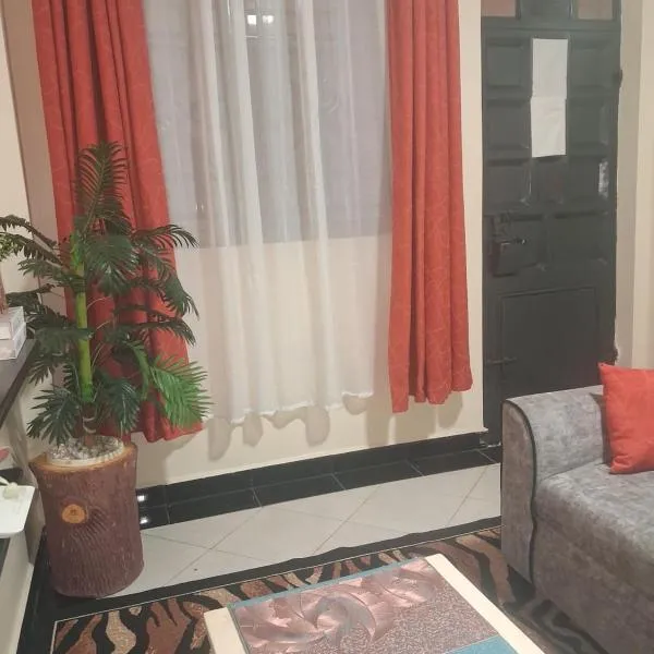 PAZURI - Homes, hotel u gradu 'Voi'