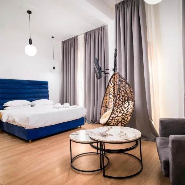 थिस्सलुनीके में, होटल The Maroon Bottle Hotel