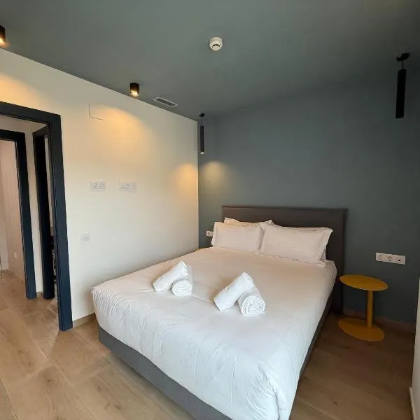 Sun & Moon Apart Hotel, отель в Эль-Прат-де-Льобрегат