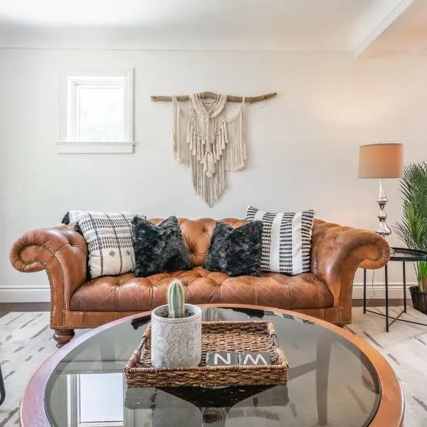 Boho Inspired NOTL Wine Country Private Home for 2, hotel v mestu Niagara on the Lake