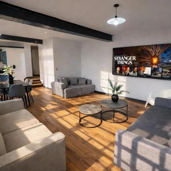 Central Apt With Balcony - Walk to Bars & Stations, hotel v Liverpoolu