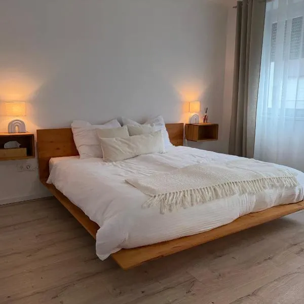 Haus mit Terrasse in Parndorf, מלון בפארנדורף