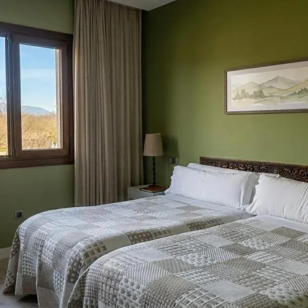 Hotel El Mirlo Blanco, hotel em Candeleda