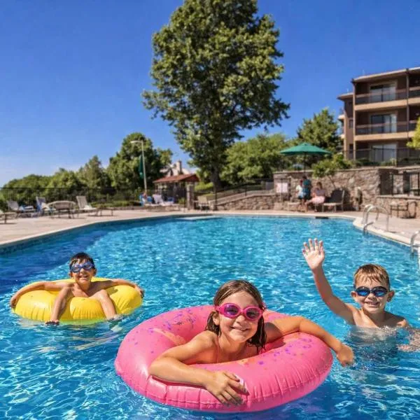 Top Floor Luxury, Sauna, Private Pool, Lake Bellaire Beach, 5 beds, 4 full bath, ξενοδοχείο σε Bellaire