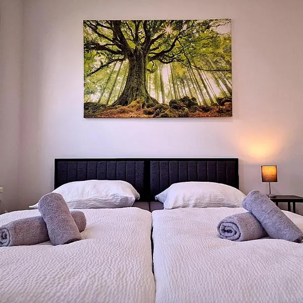 HappySide Travel & Work 3 - 6 Personen - WLAN - NordWest, хотел в Лайпциг
