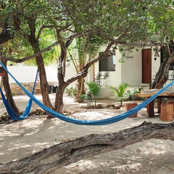 Valentina Holbox by Las Flores Vacation Rentals, hotelli kohteessa Holbox Island