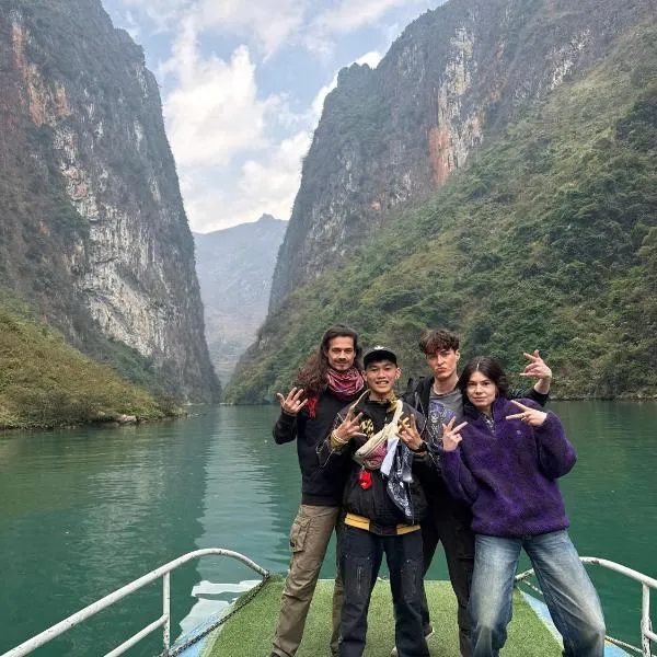 Ma Pi Adventures Ha Giang Loop Tour & Motorbike Rental, hotel sa Ha Giang