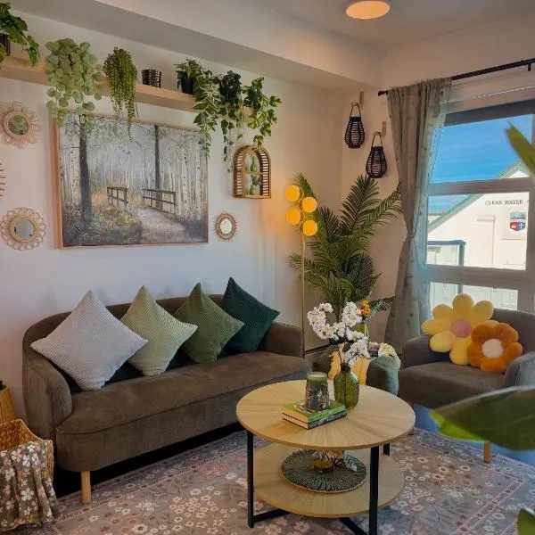 GreenLuxe Garden - Free Parking - 15 Min Drive to Stampede, hotel i Calgary