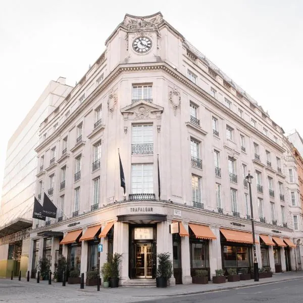 The Trafalgar St James London Curio Collection by Hilton, hotel din Londra