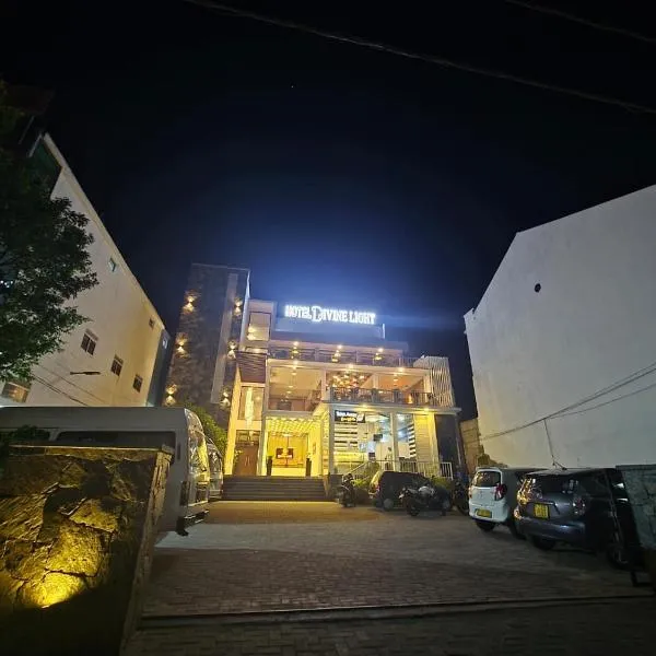 Viesnīca Hotel Divine Light Monaragala pilsētā Monaragala