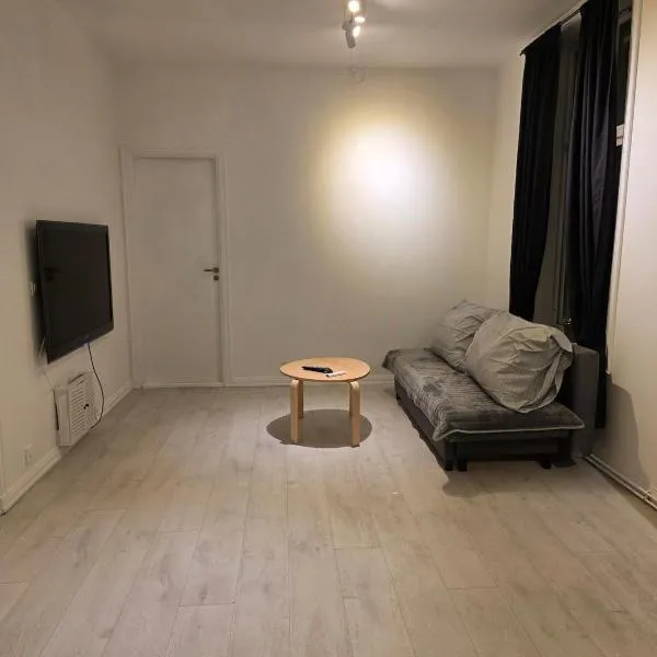 New renovated and painted apartment Central in Oslo, hotel u Oslu