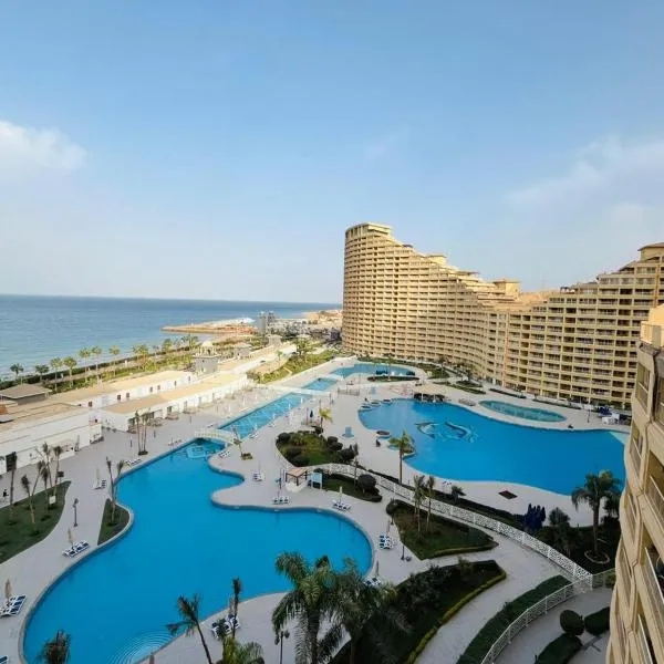Porto Sokhna Pyramids Sea View، فندق في العين السخنة
