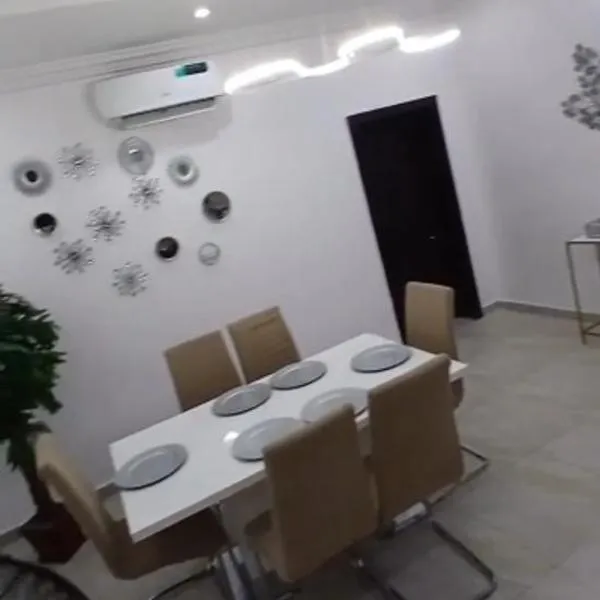 Dvyne Lux Home - Lagos, Hotel in Ikeja