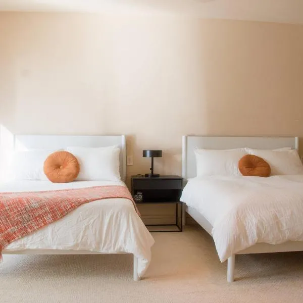 James-Fan Suites-Quiet Private Room with Ensuite، فندق في فيكتوريا
