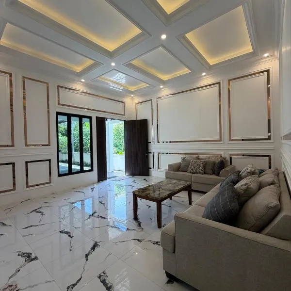 Rumah Singgah Que, 5 minutes to centerpoint skw, hotel v mestu Singkawang