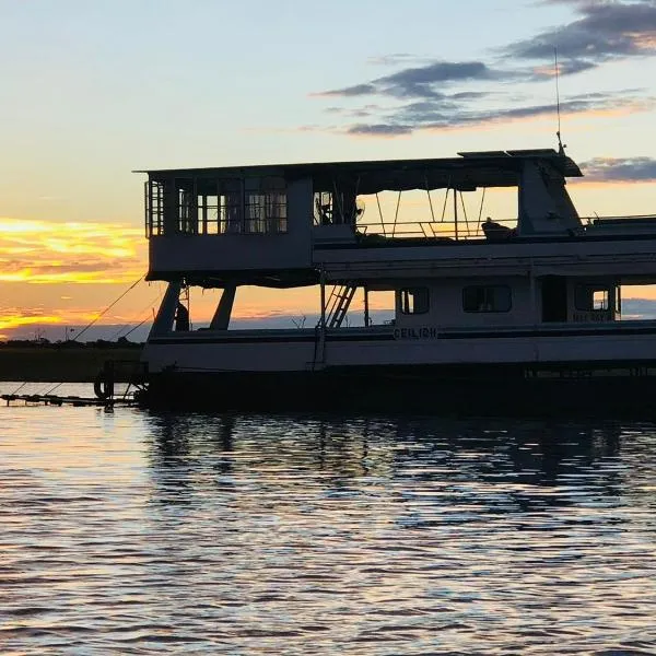 'Lekker' off grid Houseboat escape - adventure & serenity on Lake Kariba, hotel v mestu Kariba