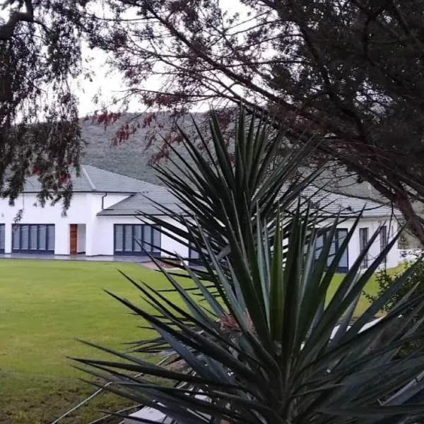 Mnembe Safari Game Reserve, hotel en Queenstown