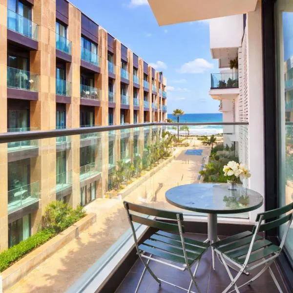 Luxury Apartment 100m from the Beach Anfa Place, хотел в Казабланка
