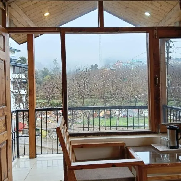Pine Wood Chalet โรงแรมในมะนาลี